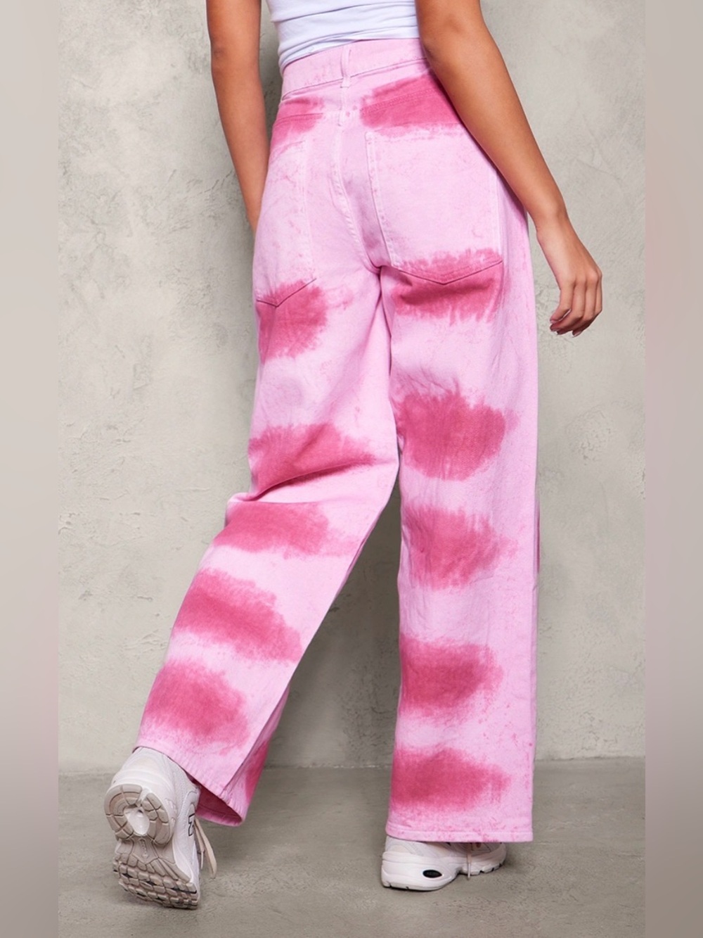 PrettyLittleThing Pink Denim Jeans - Picture 3 of 9